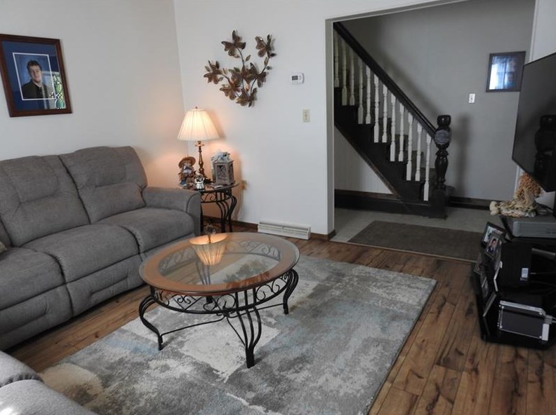 68 Old Plank Rd, Butler, PA 16001-3271