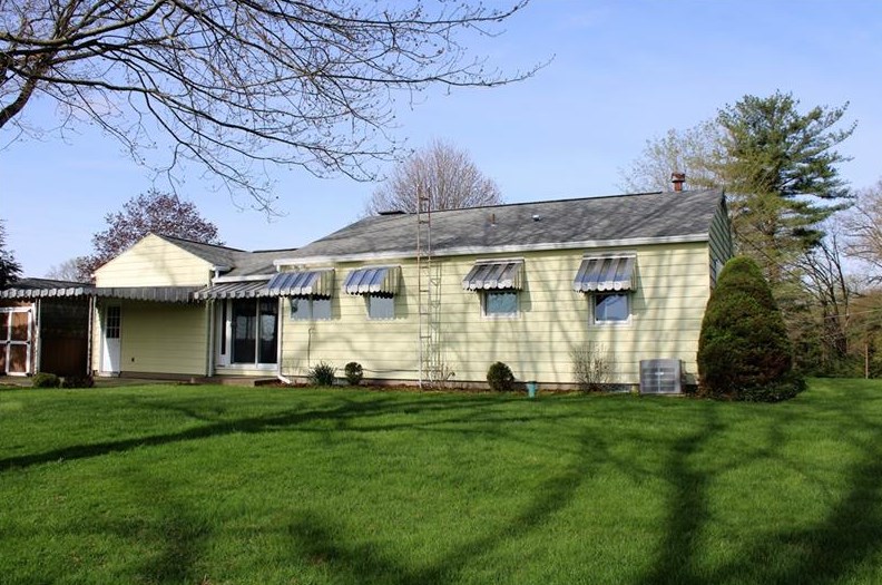 111 Blackthorn Dr, Kittanning, PA 16201-2010