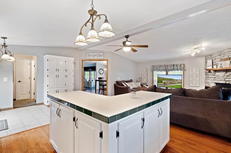 640 Lakeview Dr, Washington PA 15301-3014 exterior