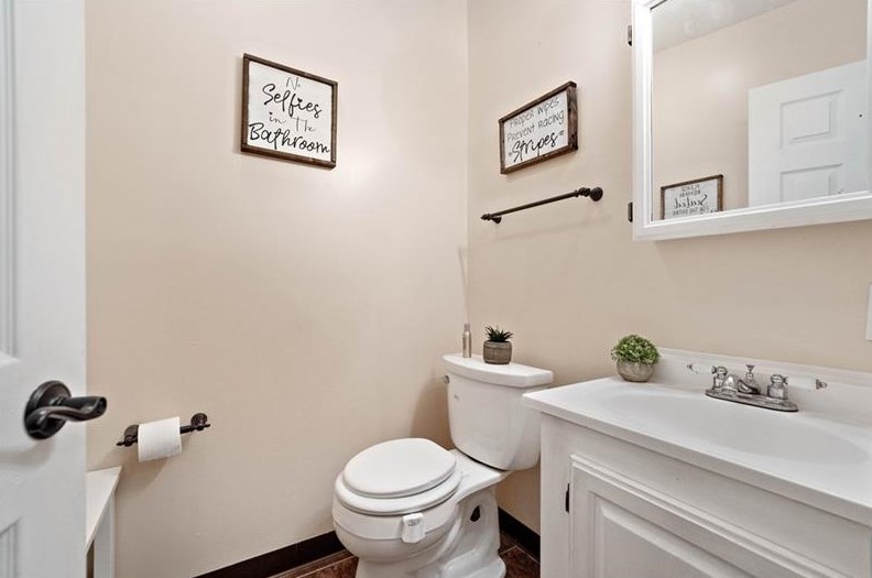 640 Lakeview Dr, Washington PA 15301-3014 exterior