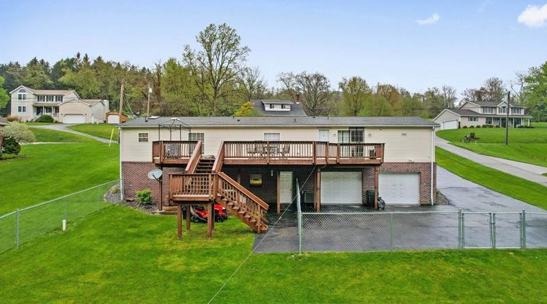640 Lakeview Dr, Washington, PA 15301-3014