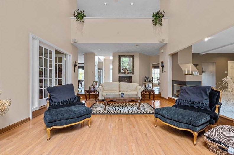 313 Red Oak Ct, Monroeville PA 15146-3107 exterior