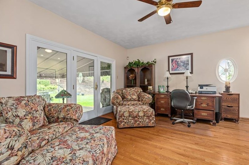 313 Red Oak Ct, Monroeville PA 15146-3107 exterior