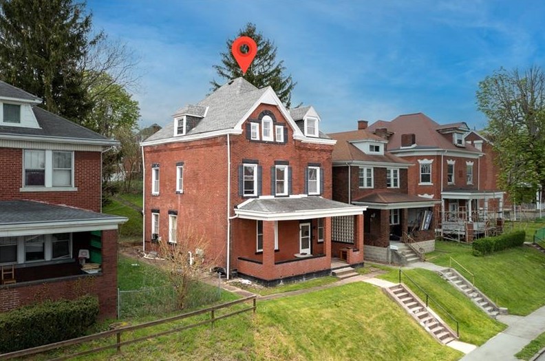 218 Suncrest St, Pittsburgh, PA 15210