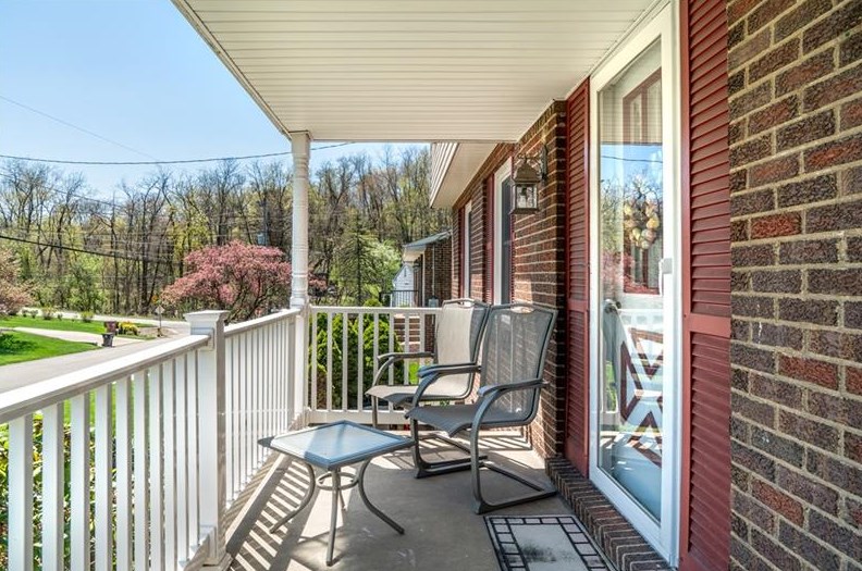 5988 Dashwood Dr, Bethel Park, PA 15102-1365