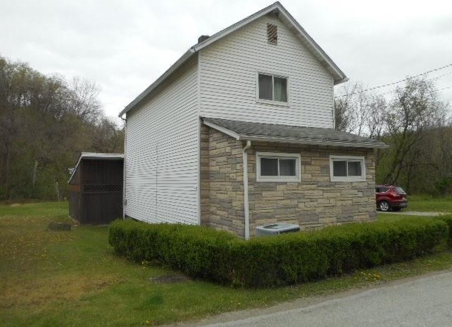 683 Pike Run Dr, Daisytown, PA 15427