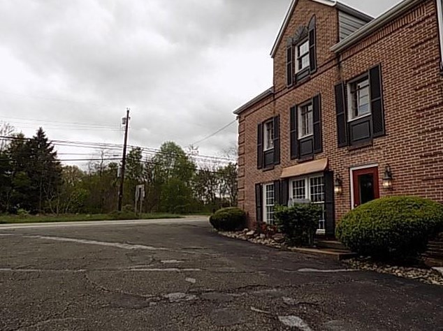 2 La Belle Vue Rd, Vandergrift, PA 15690