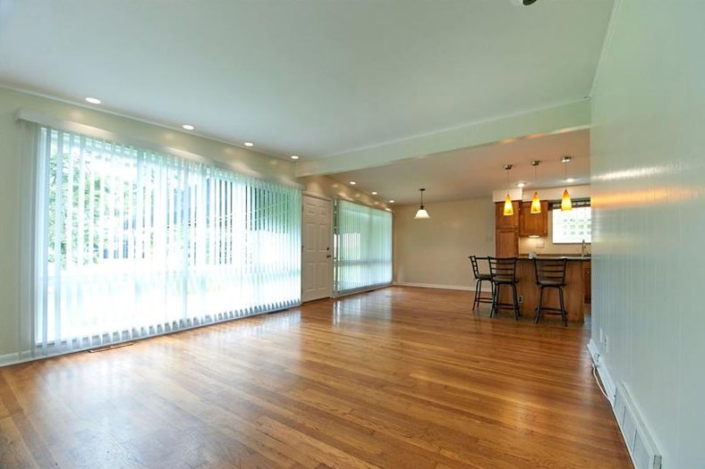 1 Lee St, Collier Township, PA 15106-3225