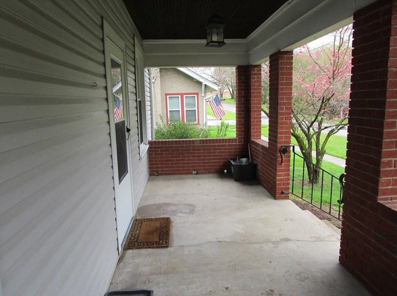 222 Oakvale Blvd, Butler PA 16001-3532 exterior