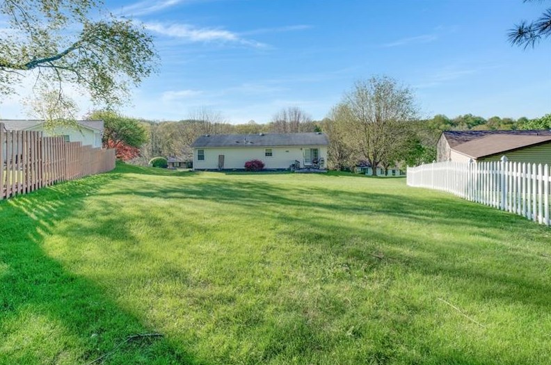 248 Laddie Dr, Washington, PA 15301-1333