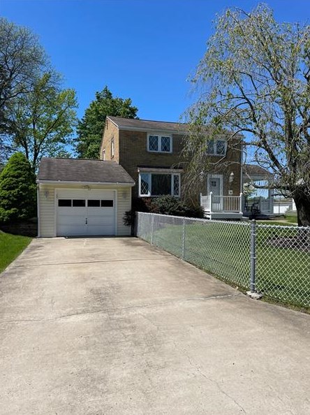 7 Rolling Hills Ave, North Huntingdon, PA 15642-3220