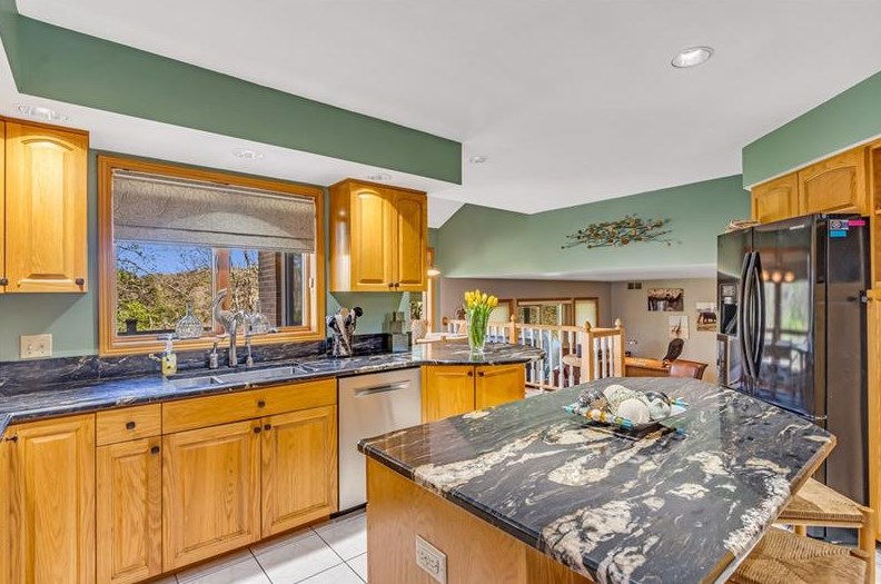 107 Ojibwa Dr, Butler, PA 16001-0527