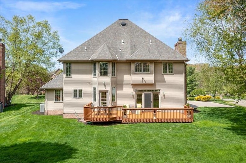 121 Sewickley Farm Cir, Seven Fields, PA 16046-7143