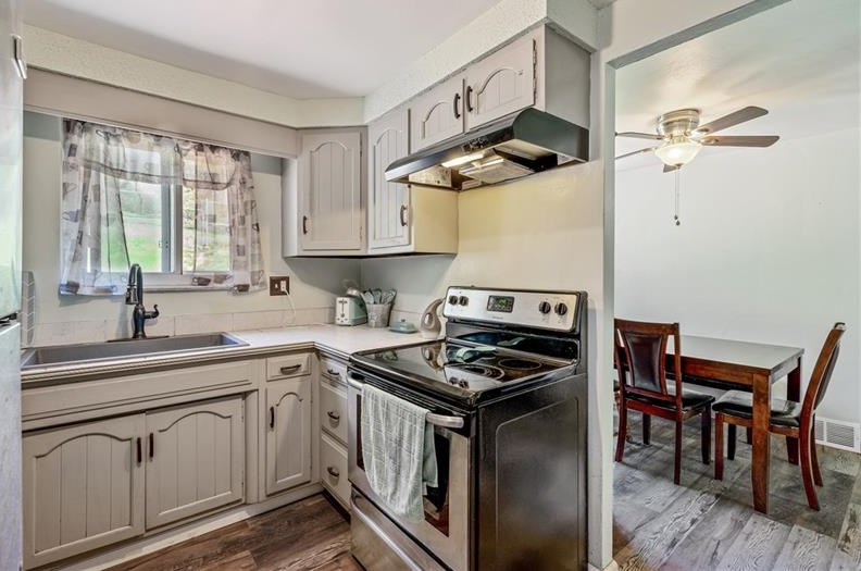 207 Noel Dr, Monroeville PA 15146-1522 exterior