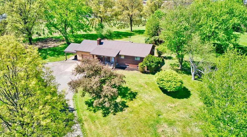 350 Arabian Ln, Washington, PA 15301-6158