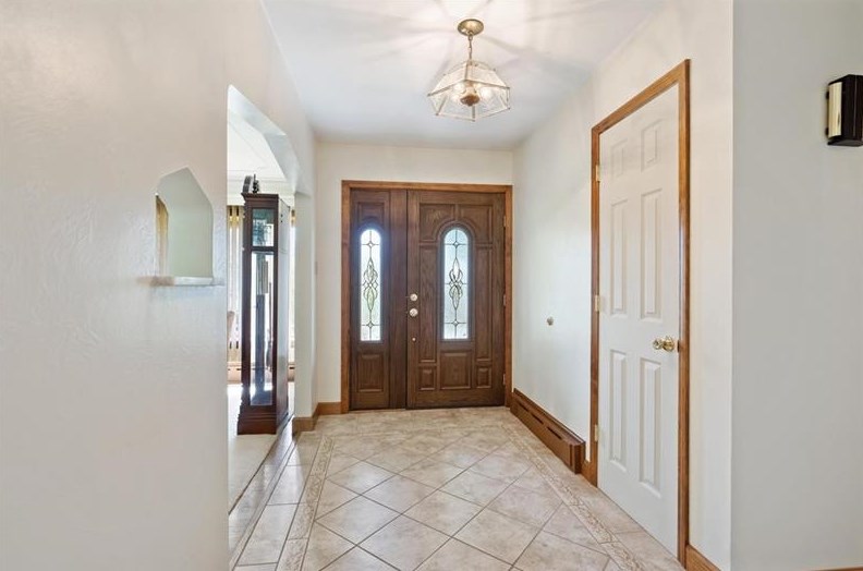 102 Fulton Dr, Venetia, PA 15367-1013