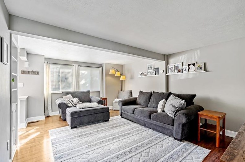 103 Lebeouf Dr, New Kensington, PA 15068-9357