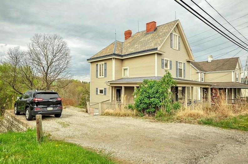 1572 Maiden St, Washington, PA 15301-3109