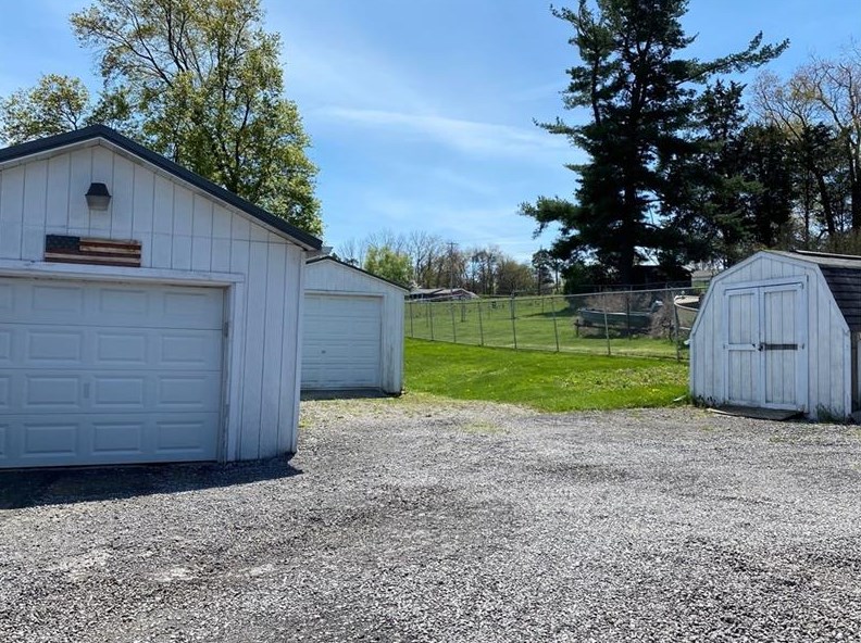810 Herman Rd, Butler, PA 16002-0348