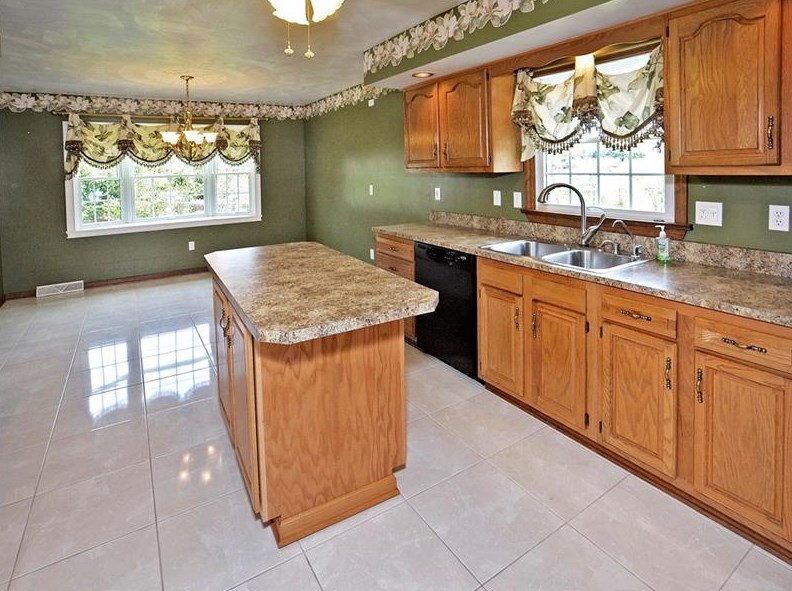 36 Deerfield Dr, Harrison City, PA 15636