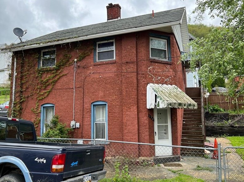 134 N 1st St, West Newton, PA 15089