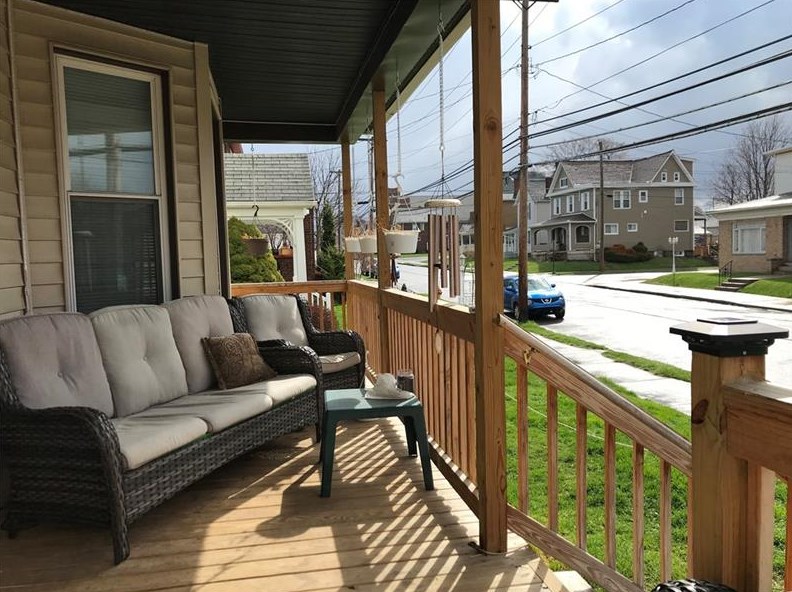 308 Spring Ave, Ellwood City PA  16117-8606 exterior