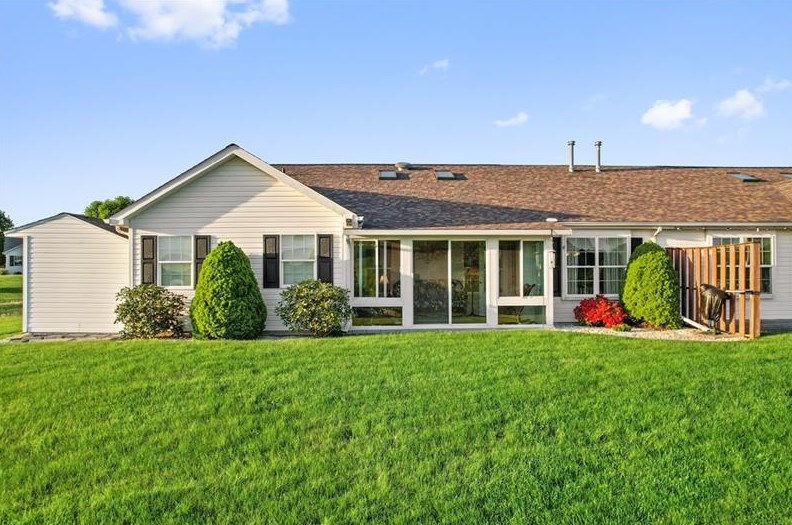 207 Tralee Dr, Greensburg, PA 15601-8969