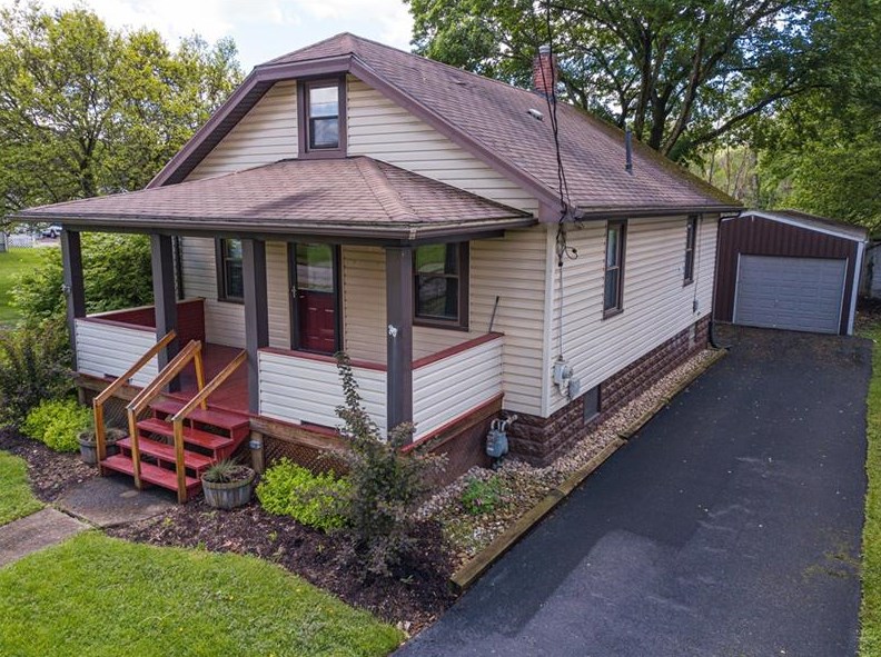 336 Stiefel Ave, Ellwood City, PA 16117-2944