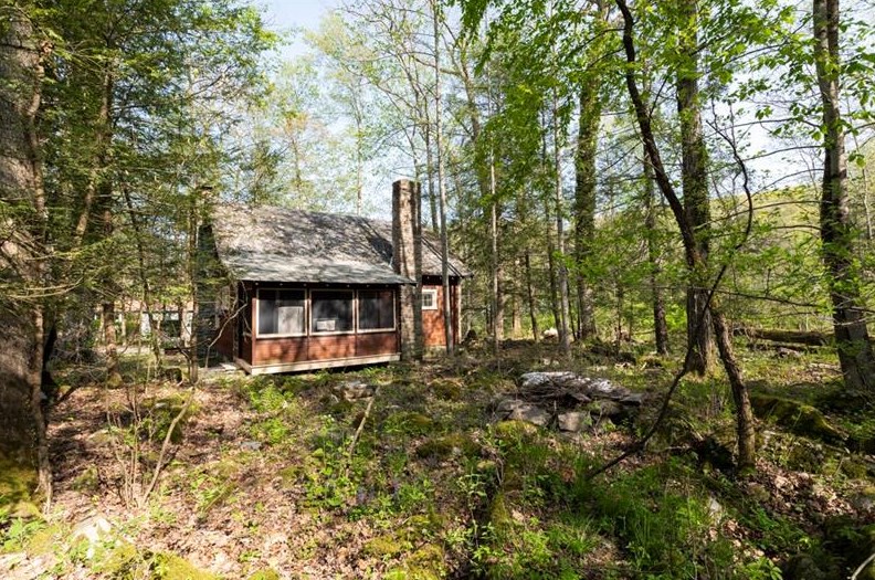 32 Beechwood Rd, Laughlintown, PA 15655