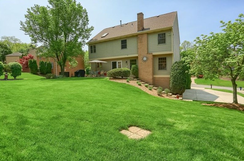 1803 Oakhurst Ct, Allison Park, PA 15101-2876