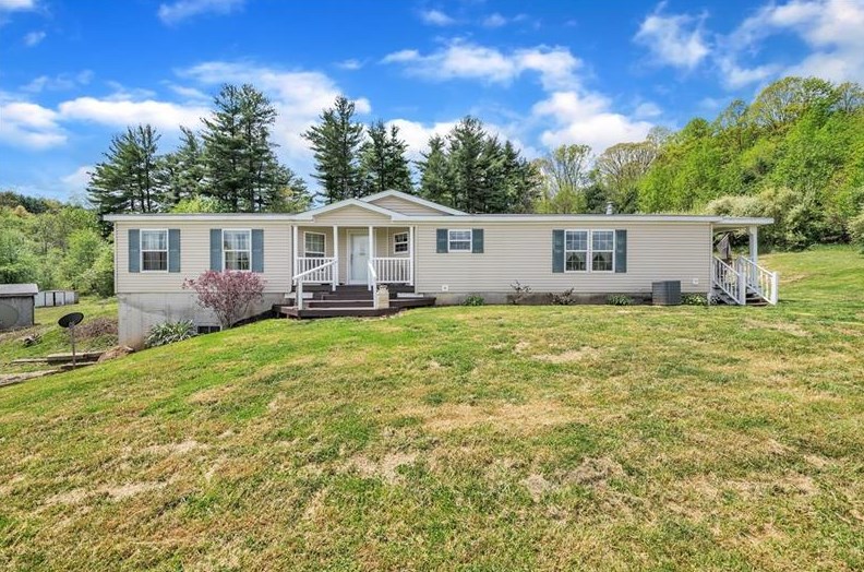 303 Wilhelm Rd, Rural Valley, PA 16249-1916