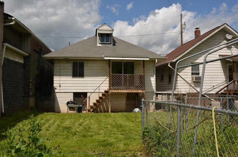 410 5th Ave, Moon Twp PA 15108-1528 exterior