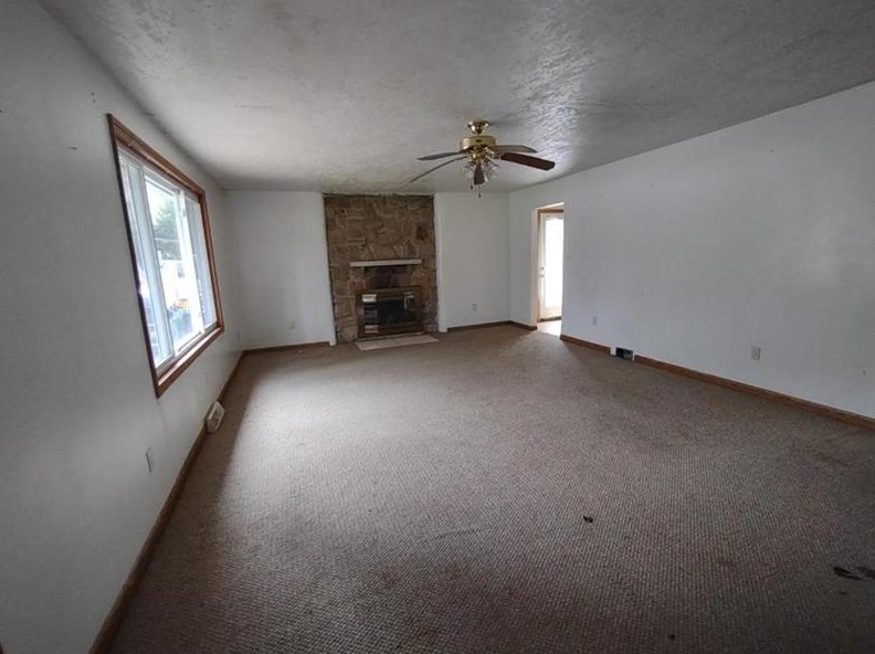124 Bovard Ln, Boyers, PA 16020-1102