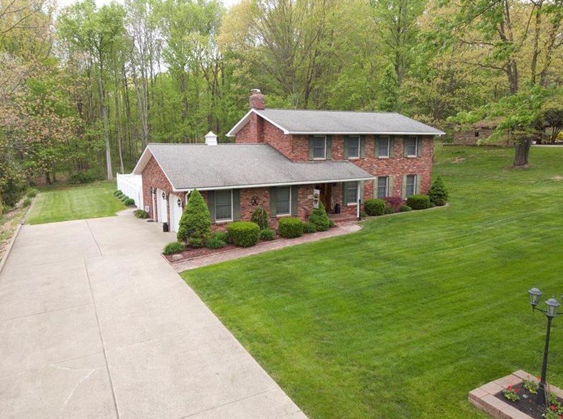 158 Mill Run Dr, Indiana, PA 15701-1532