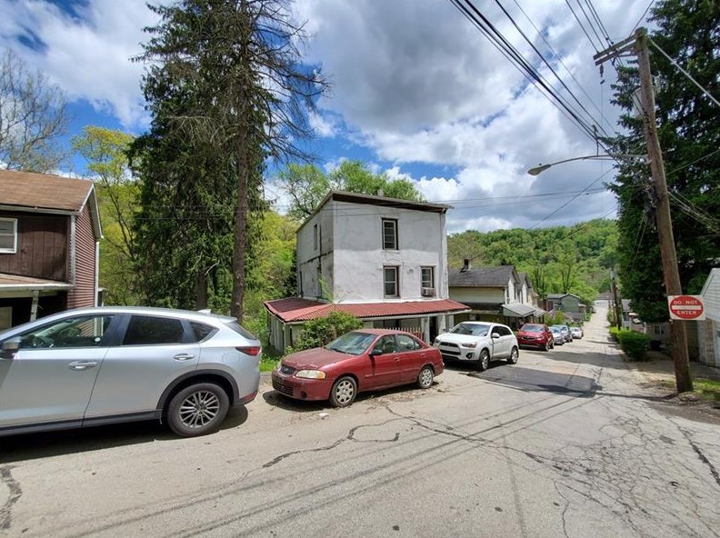 132 Leneake St, Turtle Creek, PA 15145-1027