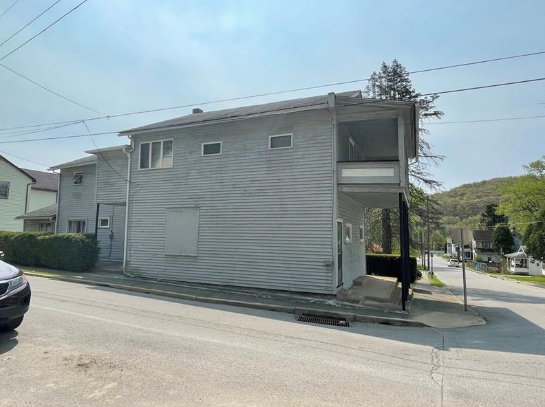 222 Norman St, Franklin, PA 16323