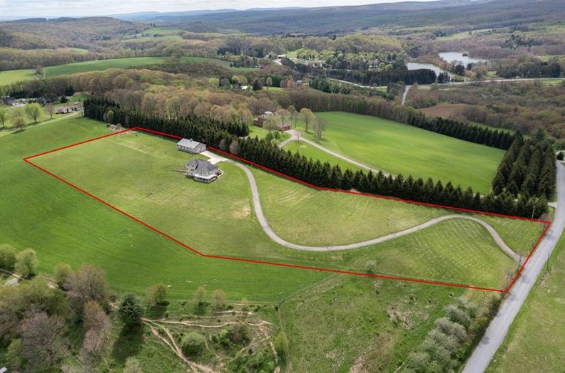 325 Barn Swallow Rd, Somerset, PA 15501