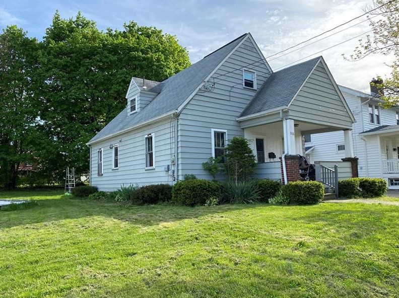 908 George St, Hermitage, PA 16146