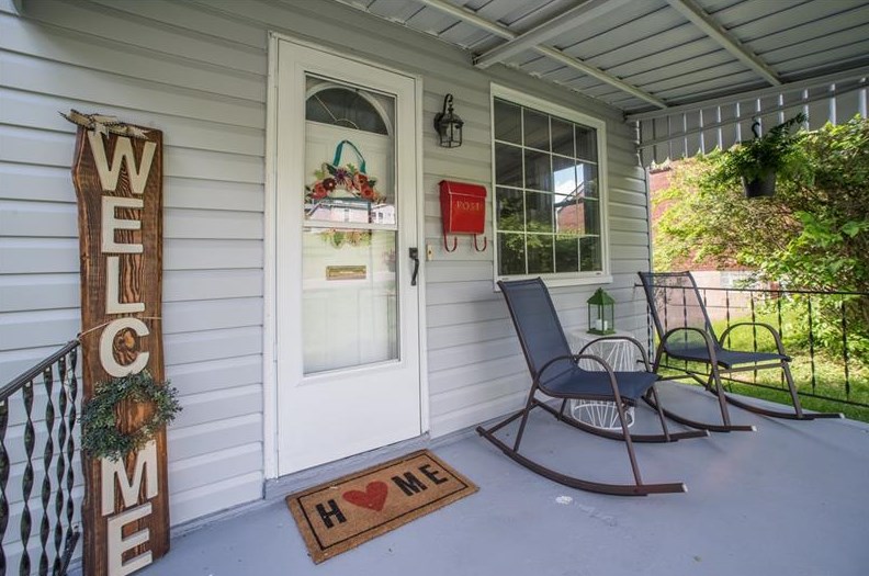 1732 Davis St, Bridgeville, PA 15017-3002