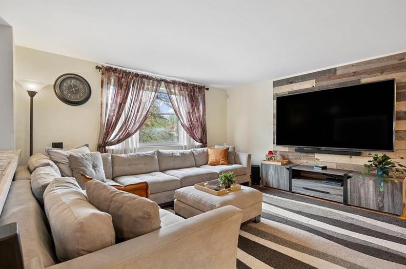 5809 Clark Ave, Bethel Park, PA 15102-3319