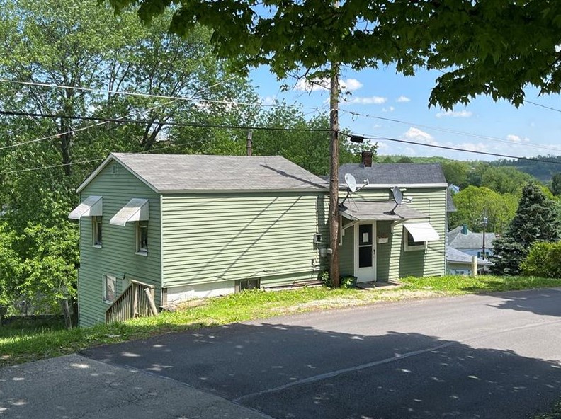 300-302 Oak Spring Rd, Canonsburg, PA 15317