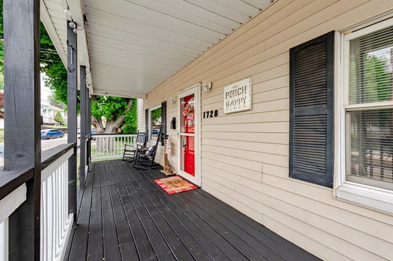 1728 Rebecca St, New Kensington, PA 15068-4009