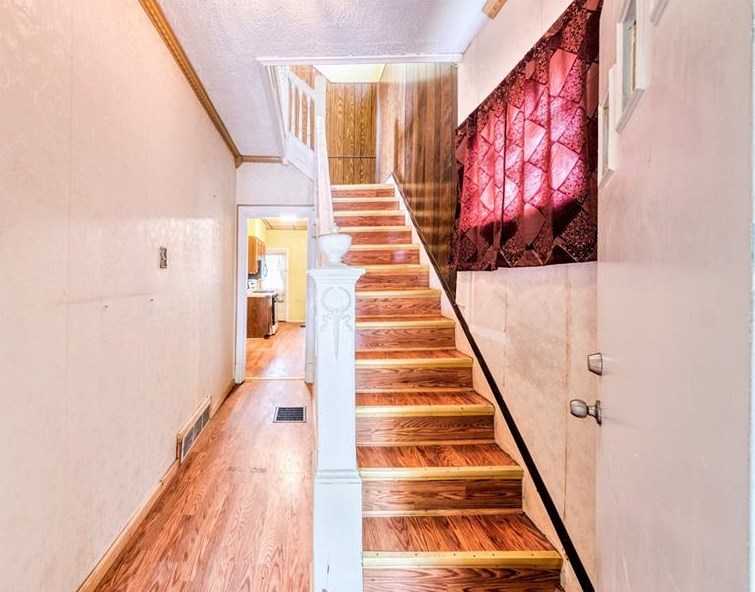 22 Mills Ave, Rankin, PA 15104-1339