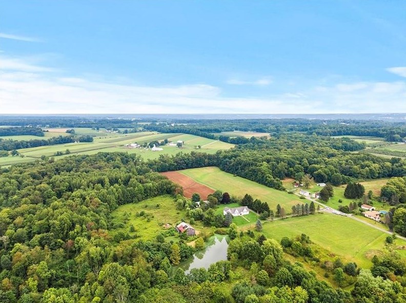 315 Hutchison Ln, New Castle, PA 16105-3707