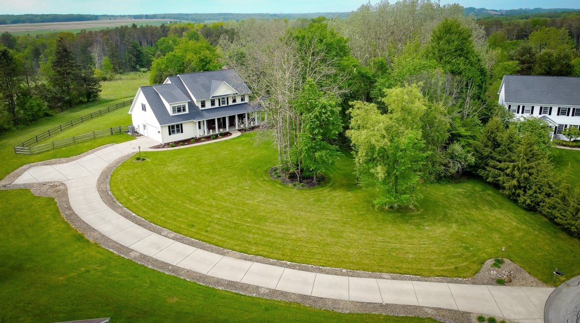 105 Cedar Dr, Slippery Rock, PA 16057