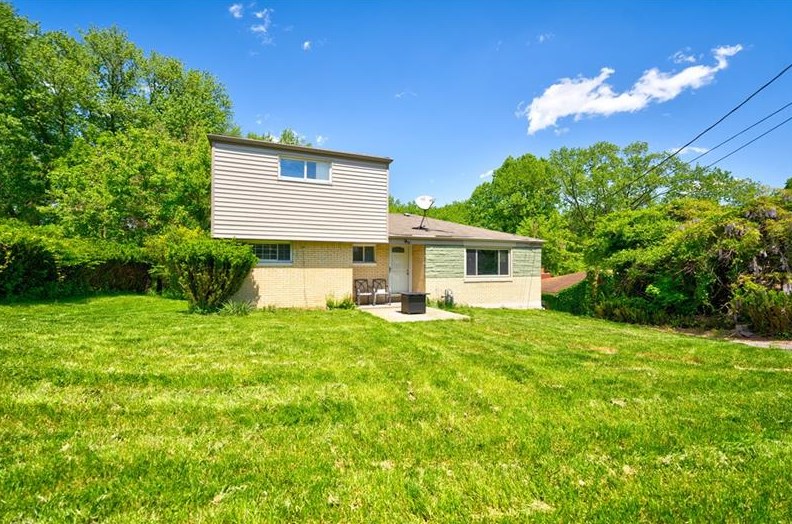 415 Broughton Rd, Bethel Park, PA 15102-3911