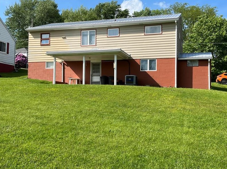 708 Park Ave, Mount Pleasant, PA 15666-1246