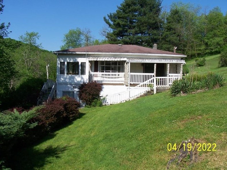 893 Dillie Rd, Prosperity, PA 15329-1691