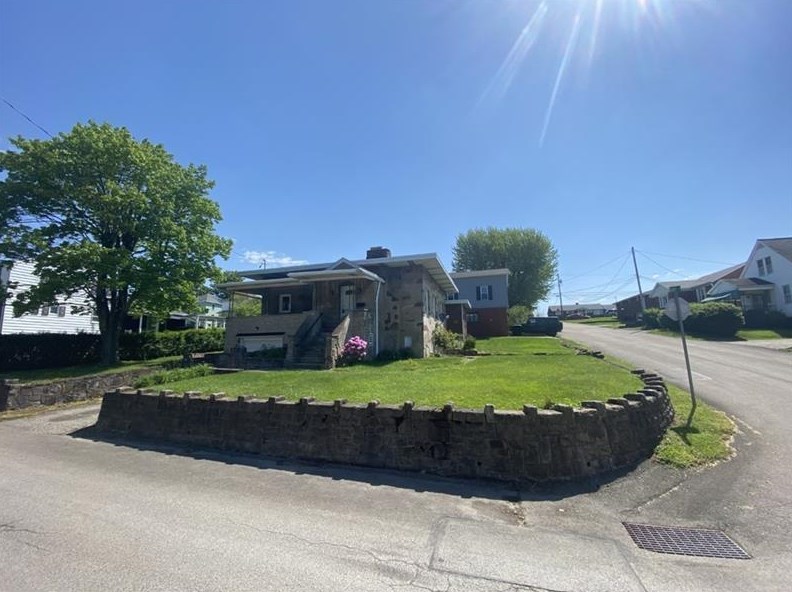 101 Devan Ave, Oliphant Furnace, PA 15401-4609