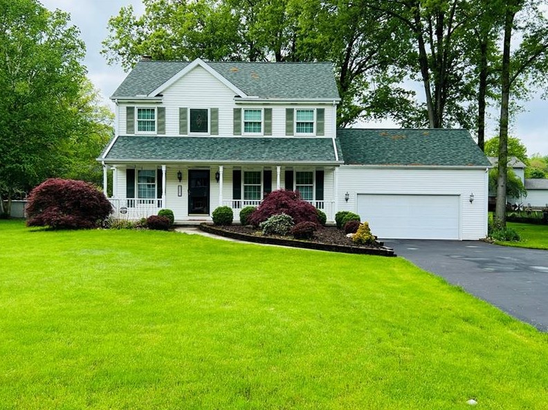 3221 Greentree Cir, New Castle, PA 16105-1146